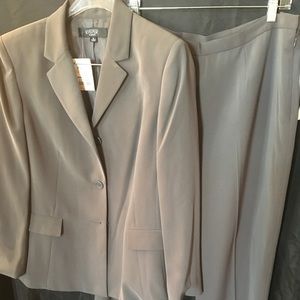 Kasper 2 pc dark grey suit, size 14